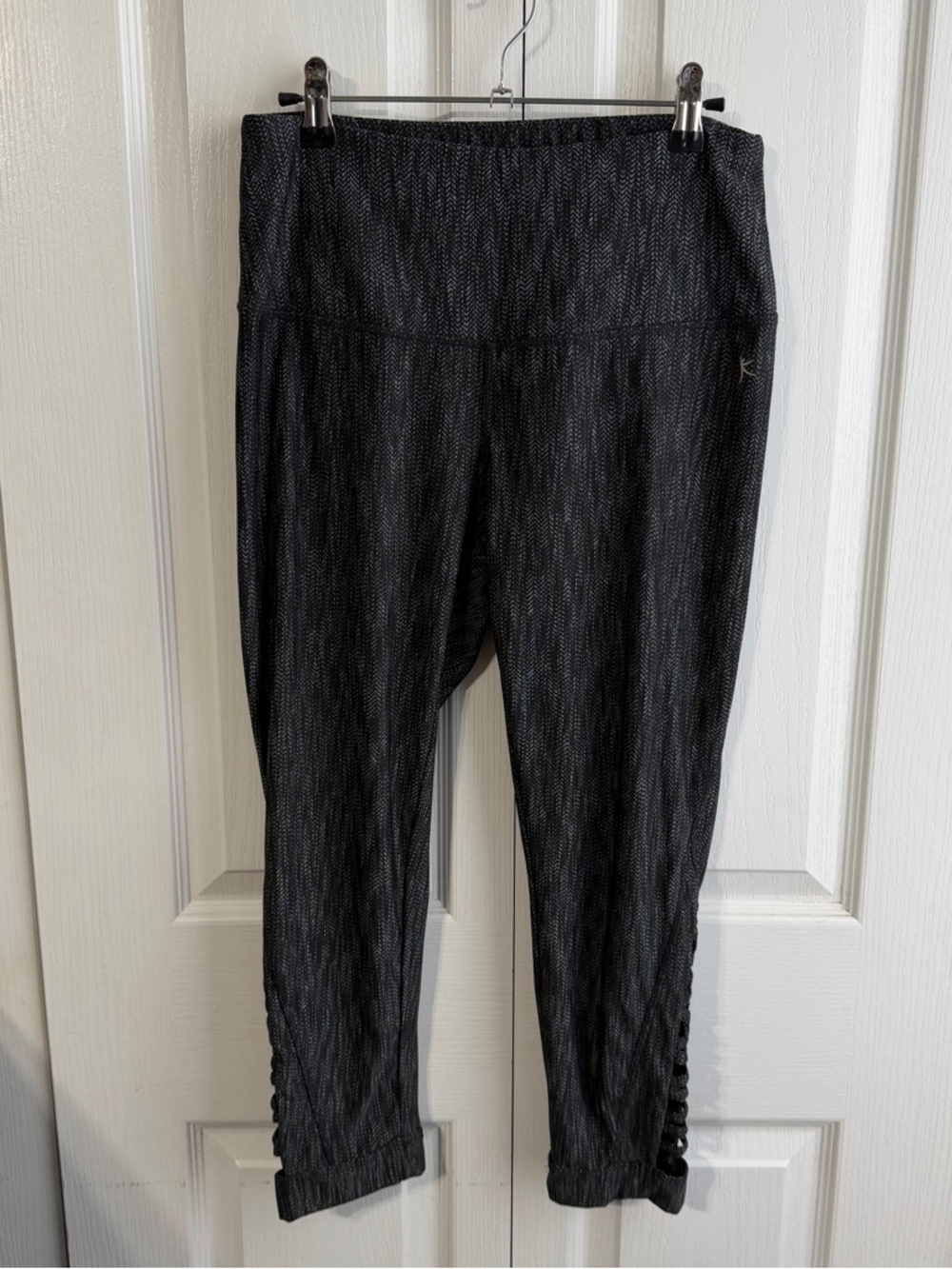 Danskin Now black soot cropped‎ leggings size medium